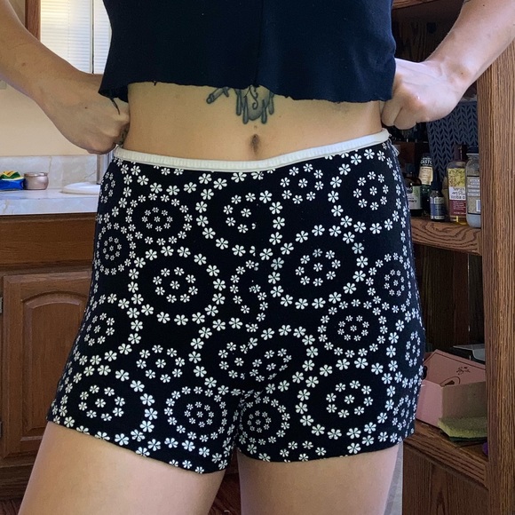 Shorts - Picture 4 of 4
